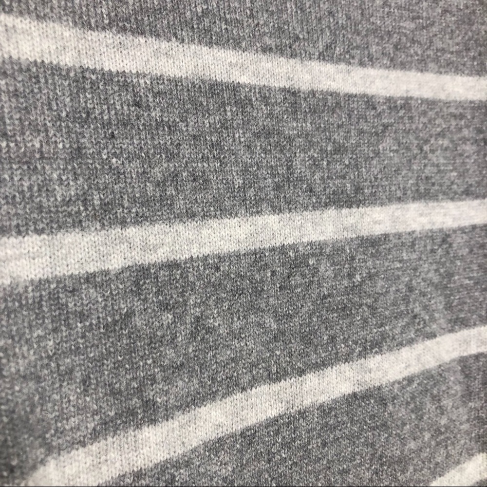 ✨SOLD✨Banana Republic Italian Wool Sweater - Picture 3 of 4